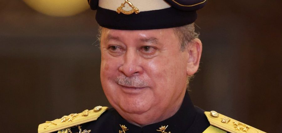 malaysia-orders-tiktok-to-explain-‘grossly-offensive’-fake-content-targeting-king