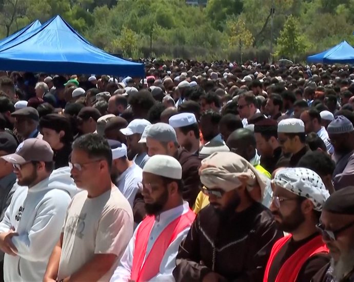 thousands-attend-funeral-prayers-for-san-diego-mosque-attack-victims