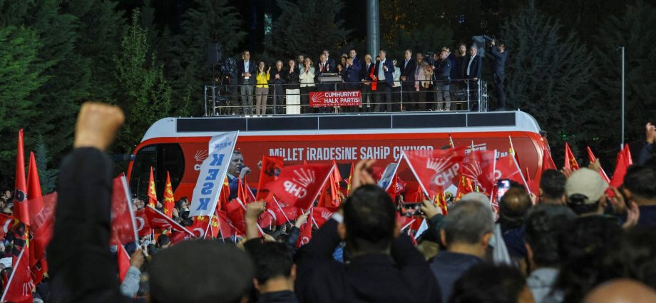 turkish-opposition-leader-vows-to-stay-after-court-ousts-him
