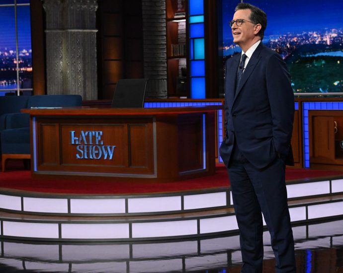 watch-highlights-from-stephen-colbert’s-‘late-show’-finale
