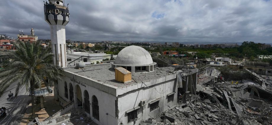 lebanon’s-economy-struggles-under-renewed-war-and-global-fuel-crisis