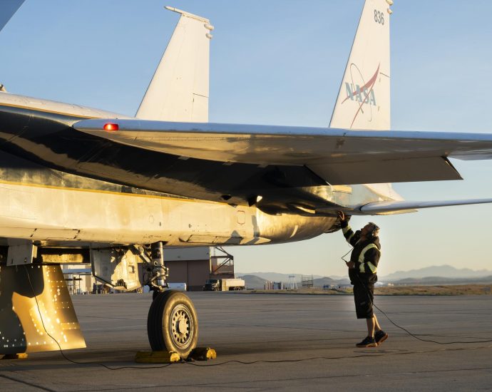 keeping-nasa-flying:-ground-crews-ensure-aircraft-readiness