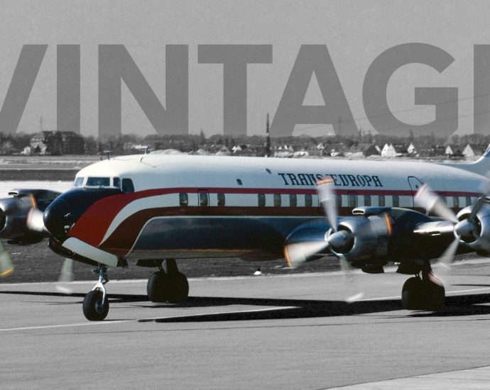the-last-plane-in-america-with-piston‑engine-propellers