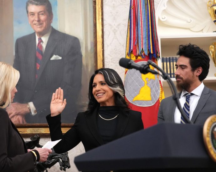 dni-tulsi-gabbard-resigns-after-news-of-husband’s-diagnosis