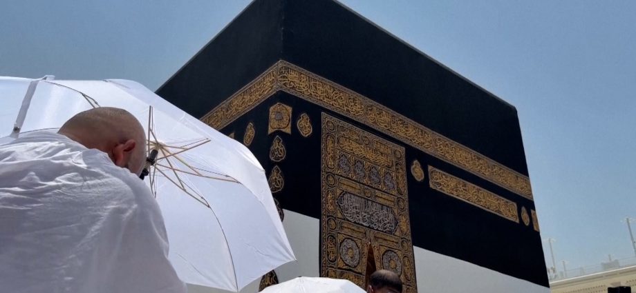 over-1.6-million-pilgrims-arrive-in-saudi-arabia-for-hajj-pilgrimage