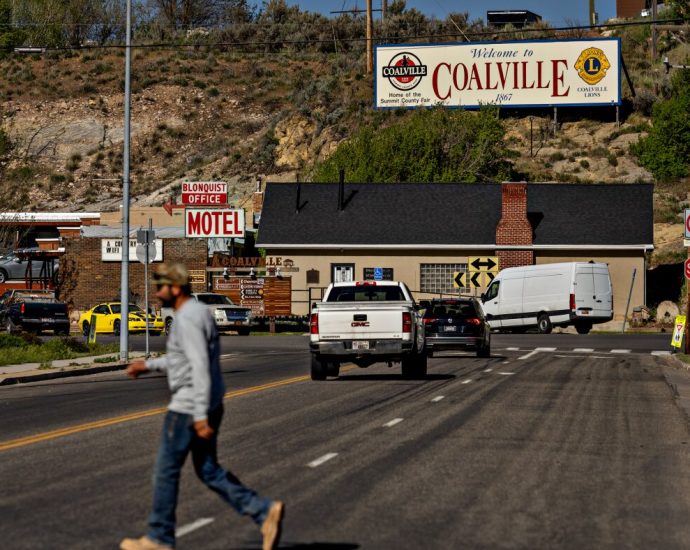 in-conservative-utah,-some-communities-are-ditching-fossil-fuel-power-for-clean-energy