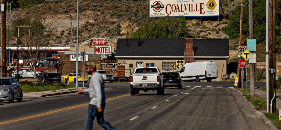 in-conservative-utah,-some-communities-are-ditching-fossil-fuel-power-for-clean-energy