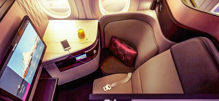 qatar-airways-qsuite-vs.-emirates-business-class:-here’s-what-you-actually-get-for-your-money-in-2026
