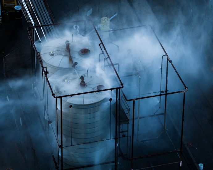 chemical-tank-‘on-the-edge’-of-exploding-in-california-as-crews-try-to-avert-potential-disaster