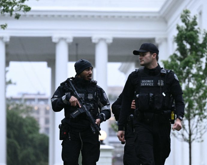 us-secret-service-fatally-shoots-gunman-who-fired-at-white-house-checkpoint
