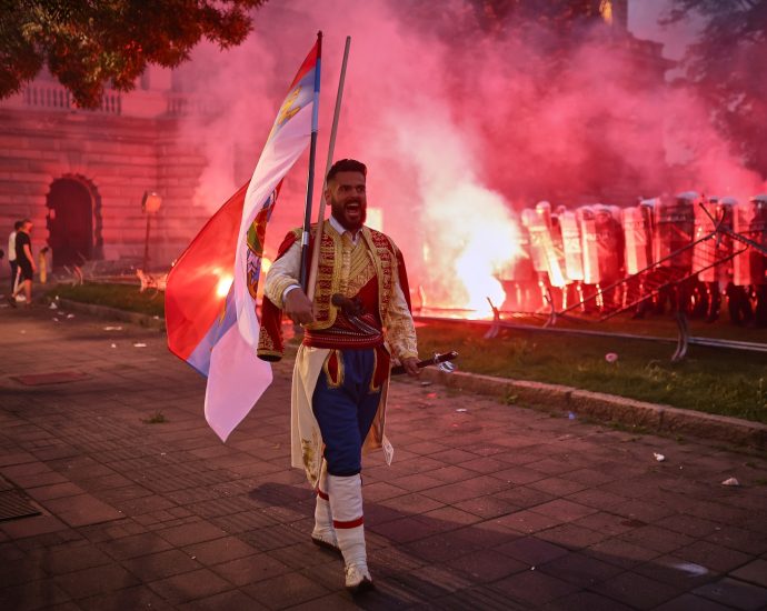 clashes-in-belgrade-as-student-led-protests-demand-elections