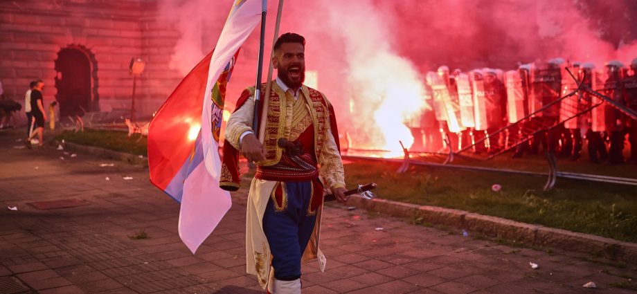 clashes-in-belgrade-as-student-led-protests-demand-elections