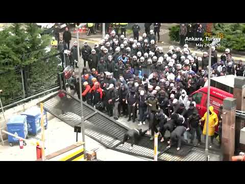 turkish-riot-police-force-entry-to-evict-opposition-leadership