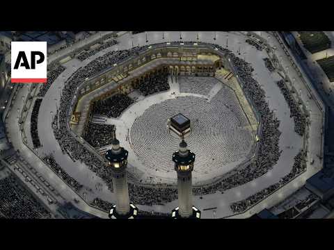 timelapse-of-muslim-pilgrims-circling-kaaba-in-mecca-ahead-of-hajj