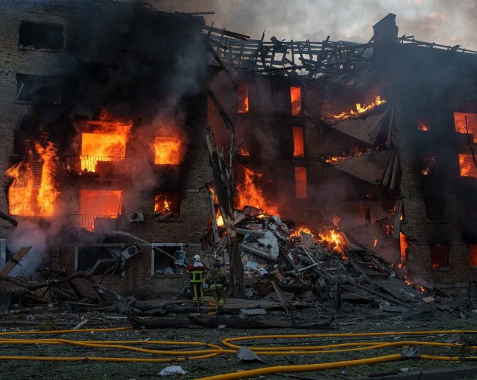 russia-strikes-ukraine-with-600-drones,-90-missiles,-including-oreshnik,-killing-4
