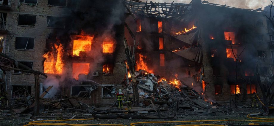 russia-strikes-ukraine-with-600-drones,-90-missiles,-including-oreshnik,-killing-4