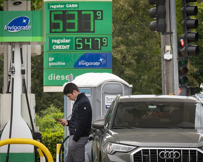 summer-travel-kicks-off-with-mixed-forecast,-rising-costs