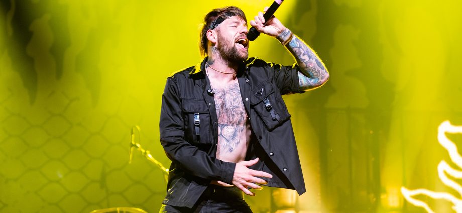 beartooth’s-caleb-shomo-comes-out-as-gay-in-emotional-statement