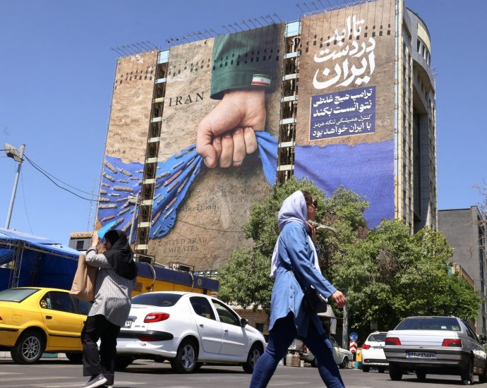iran,-us-say-an-agreement-is-taking-shape,-but-obstacles-remain
