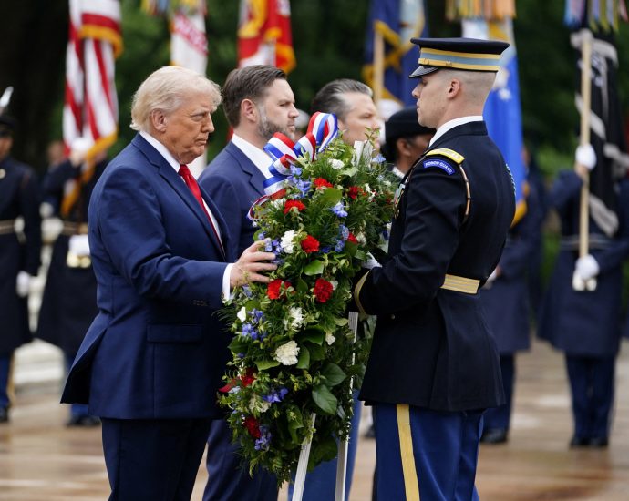 the-traitor-pays-tribute-to-us-troops-killed-in-war-on-iran-on-memorial-day