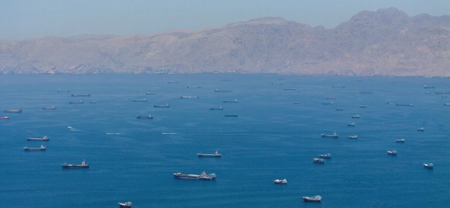 us-strikes-southern-iran-in-‘self-defence’-targeting-iranian-mine-boats