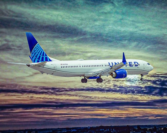 “you-have-30-seconds”:-united-pilot’s-fbi-warning-over-passenger’s-wi-fi-hotspot-name