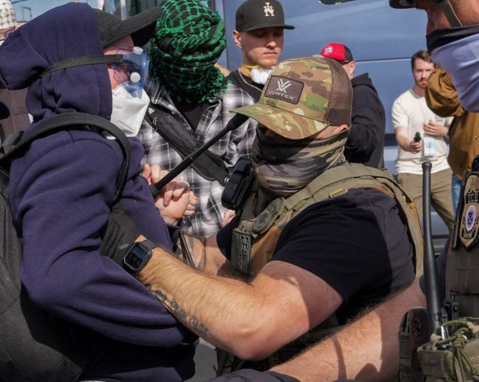 ice-agents-use-pepper-spray-on-protesters-outside-detention-centre