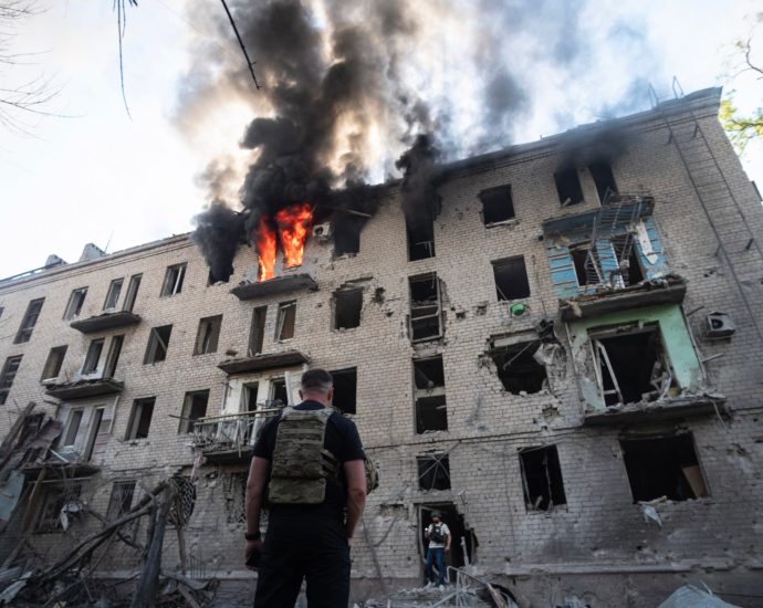european-countries-and-eu-summon-russian-envoys-over-threats-on-kyiv