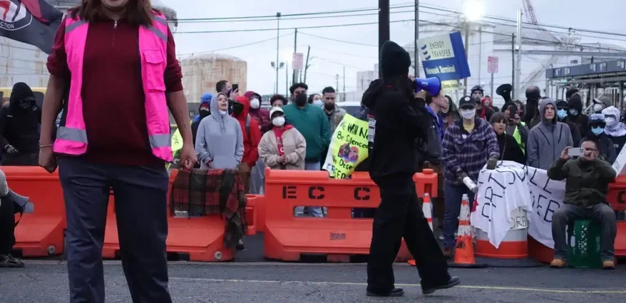 protesters-block-newark-ice-detention-facility-amid-hunger-and-work-strike
