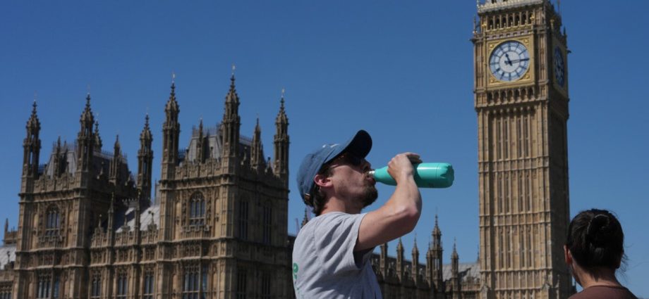 an-exceptionally-early-heat-wave-shatters-records-and-brings-deaths-in-europe