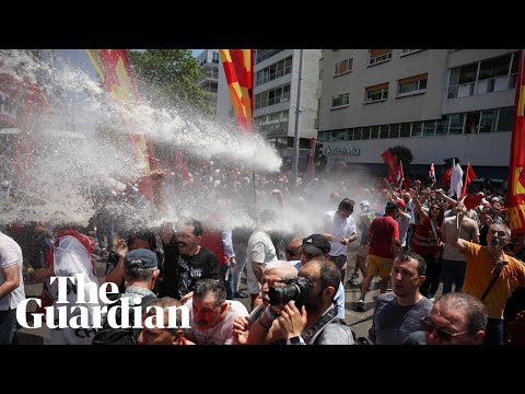 turkish-police-fire-water-cannon-at-protesters-after-opposition-leader-ousted