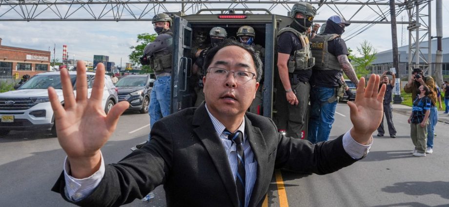 us-senator-hit-with-pepper-spray-during-clash-at-ice-facility-in-new-jersey