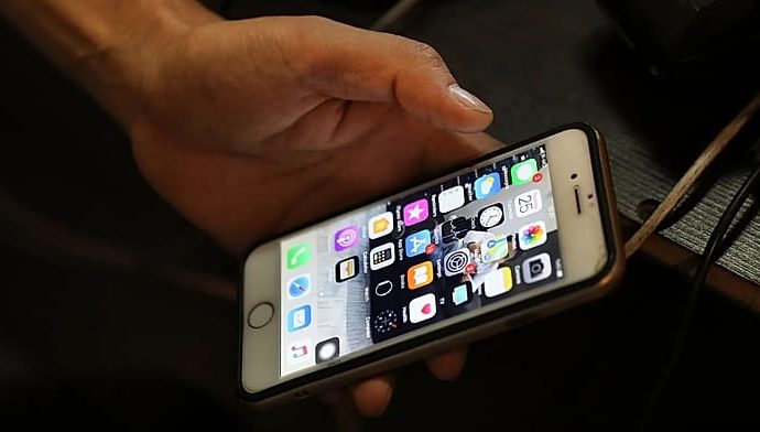 iran’s-internet-flickers-back-on-despite-judicial-halt,-reports-claim