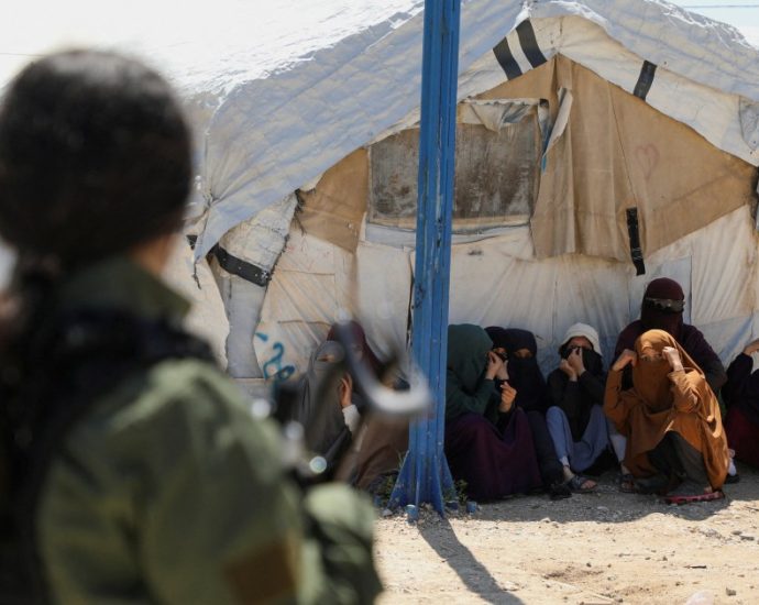 group-of-women-and-children-with-alleged-isil-ties-returns-to-australia
