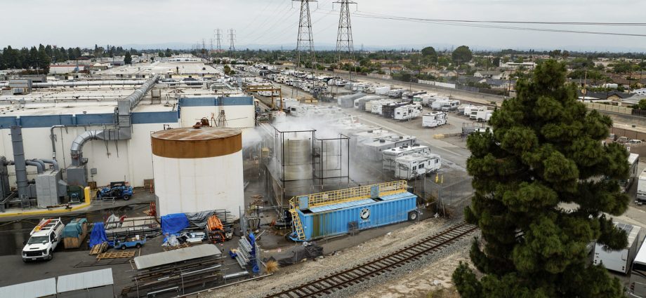 all-evacuation-orders-lifted-after-explosion-at-california-chemical-tank-is-averted