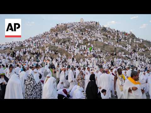 muslims-perform-rituals-at-mount-arafat-on-the-most-sacred-day-of-hajj