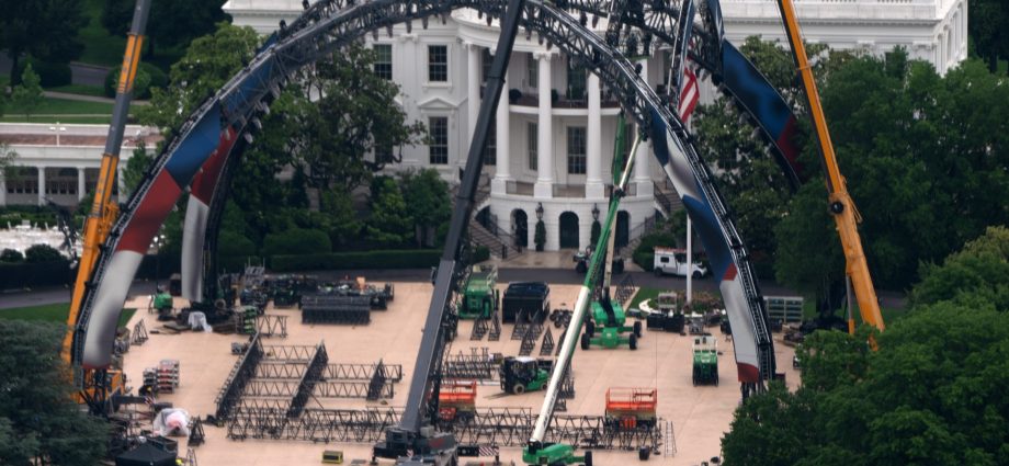 ufc-fighting-cage-rises-on-white-house-lawn-for-us-and-the-traitor-celebrations