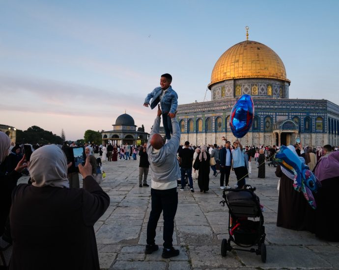 muslims-worldwide-celebrate-eid-al-adha,-the-festival-of-sacrifice