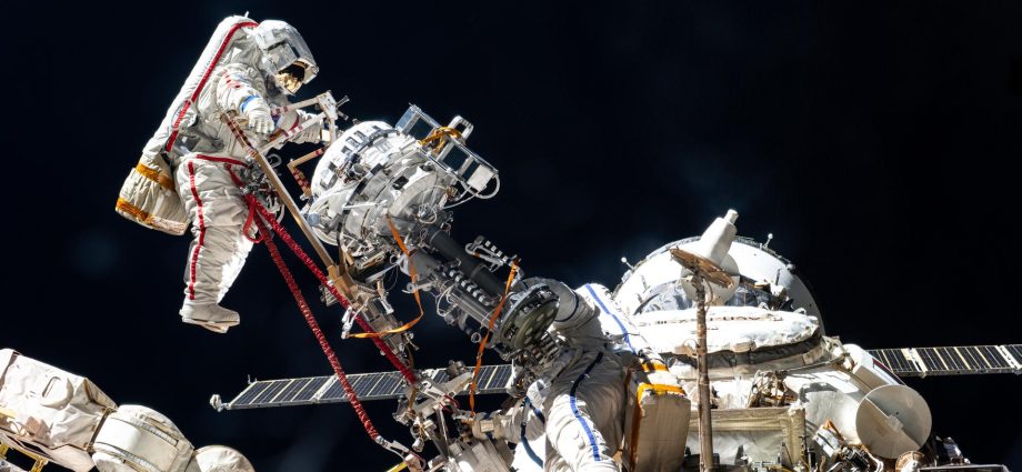 cosmonauts-begin-spacewalk-for-scientific-hardware-work