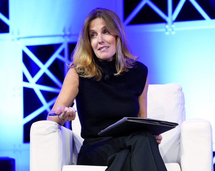 ‘60-minutes’-journalist-says-cbs-contract-ended-after-furor-over-delayed-segment