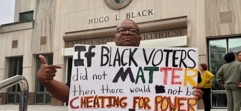 alabama-pushes-us-supreme-court-to-approve-congressional-map-for-midterms