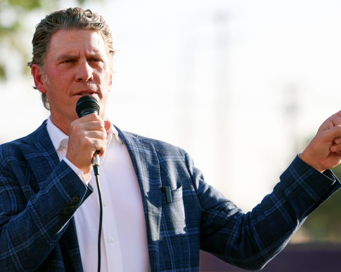 hardline-conservative-wins-republican-primary-for-texas-oil-and-gas-regulator