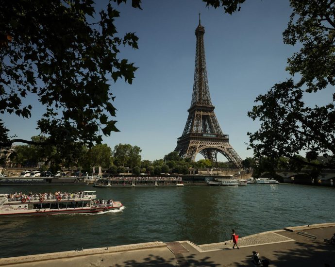 parisians-defy-swimming-ban-to-cool-off-as-record-heat-hits-europe