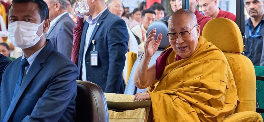 dalai-lama-attends-swearing‑in-of-tibetan-government‑in‑exile-in-india