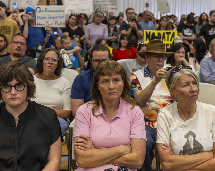 how-democrats-and-republicans-found-common-ground-against-data-centers