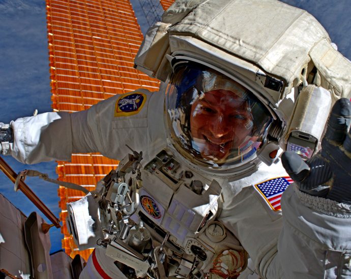 nasa-astronaut-andrew-morgan-retires