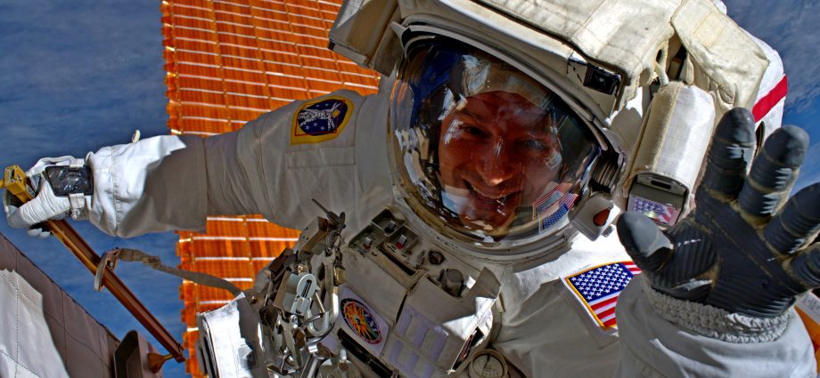 nasa-astronaut-andrew-morgan-retires