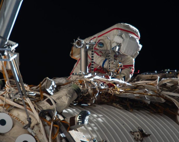 physics,-eye-checks,-and-workout-maintenance-fill-day-after-spacewalk