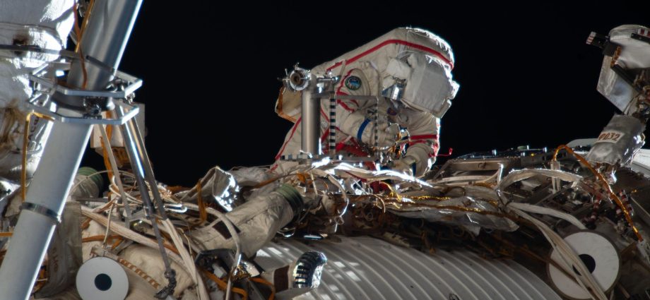 physics,-eye-checks,-and-workout-maintenance-fill-day-after-spacewalk