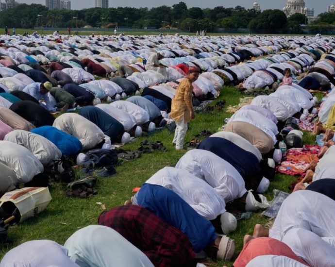 indians-celebrate-eid-al-adha-amid-prayer-restrictions